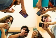 Grecia evalúa restringir acceso a RR.SS. a menores de 15 años