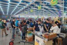 Supermercados full este sábado: compradores aseguran que el Bono de Guerra 'los salvó'