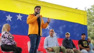 Héctor Rodríguez denuncia "mundo sin reglas" en encuentro con movimientos sociales