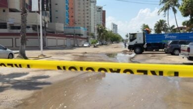 Decretan cierre de playas en Lechería por fuerte mar de fondo