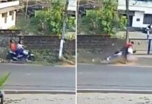 Dos estudiantes sobreviven tras partir un poste eléctrico con su moto