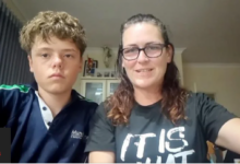 Niño de 13 años nada 4 horas para salvar a su familia en Australia