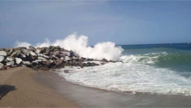 Autoridades vigilan costas de La Guaira ante intenso fenómeno de mar de fondo