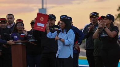 Delcy Rodríguez promulga ley que homologa rangos de la policía de investigación