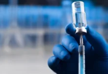 ¿Los adultos mayores deben vacunarse contra la fiebre amarilla? Esto explica la ministra de Salud