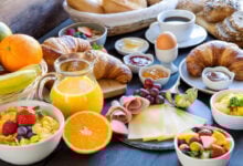 ¿Qué alimentos se deben evitar ingerir en el desayuno?