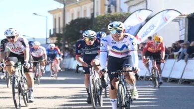 El venezolano Orluis Aular conquista el podio en la primera etapa de la París-Niza 2026