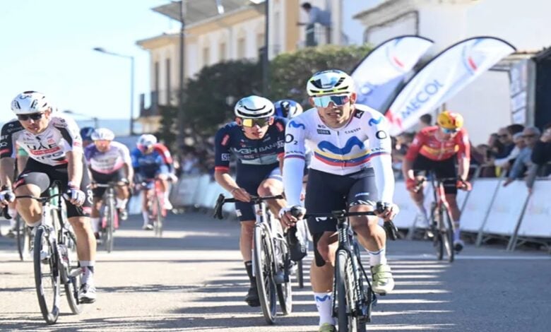 El venezolano Orluis Aular conquista el podio en la primera etapa de la París-Niza 2026