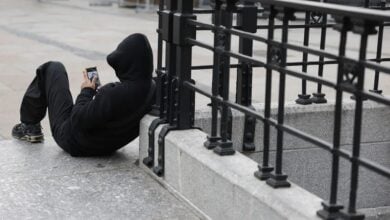Estudiantes en Austria prueban vivir tres semanas sin celular