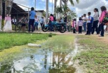 Más de 600 niños de la escuela en Santa Inés se ven afectados por desborde de cloacas