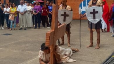 Universidad Simón Bolívar de Maturín celebra la Semana Mayor con un Viacrucis