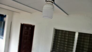 “Es insoportable”: así describen los habitantes de la Zona Industrial las fallas de luz