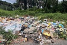 Vecinos de Santa Elena de Las Piñas denuncian bote de basura creado por habitantes de Tipuro