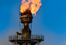 El crudo Brent se desploma un 9 % tras el anuncio de tregua de Trump