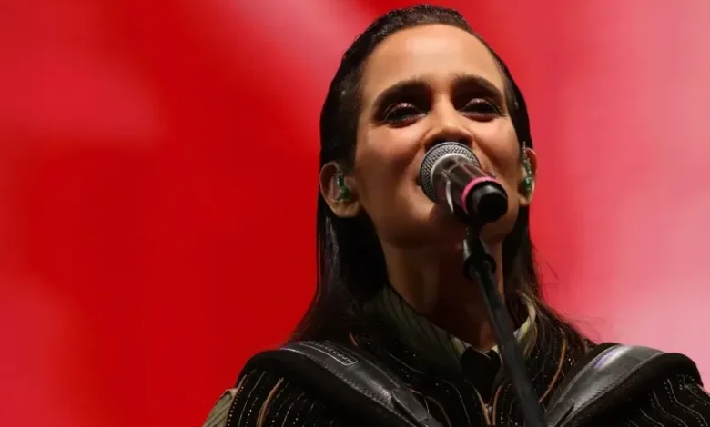 Julieta Venegas lanza su primer libro autobiográfico