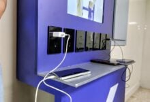 Instalan punto de carga para celulares en la Emergencia del Humnt