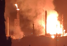 Gran incendio en refinería de Geelong amenaza el suministro de combustible en Australia