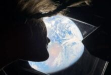 ¡El brillo de la Tierra! Christina Koch comparte video grabado con su celular desde el espacio