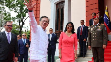 Presidenta Delcy Rodríguez recibe a Gustavo Petro en el Palacio de Miraflores (+Fotos)