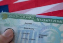 EE.UU. anuncia reevaluación de beneficios migratorios: Green Cards y asilos bajo la lupa