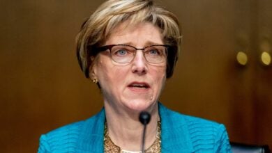 Laura Dogu finaliza su misión en Caracas y confirma la llegada de John Barrett