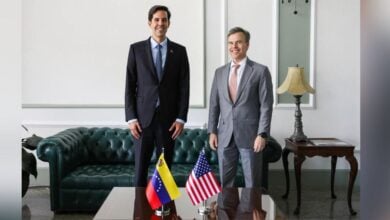 Oliver Blanco y John Barrett se reúnen para fortalecer la relación Caracas-Washington