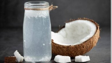 Lo que el agua de coco podría hacer por tu inflamación abdominal