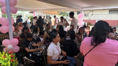 Plan "Hablando Claro" atiende a más de 400 jóvenes en jornada de salud