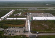 Florida y la Administración Trump negocian el cierre del centro migratorio "Alligator Alcatraz"