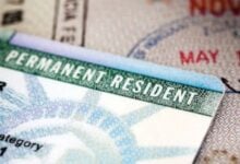Trump exigirá a migrantes temporales salir de EE. UU. para tramitar la 'green card'