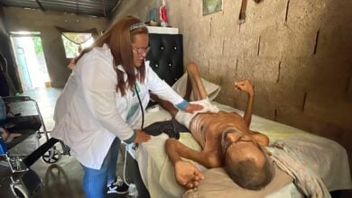 Inicia proceso de recuperación de Víctor Araguayan un abuelo del sector la Orquídea