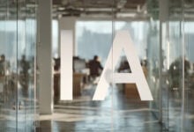 El jefe de IA de Microsoft advierte que el trabajo administrativo podría automatizarse en 18 meses