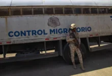 Detienen a dos funcionarios en República Dominicana por trasladar a 22 haitianos