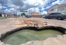 Colapso de tuberías mantiene abierto un peligroso cráter en la avenida Casanova de Maturín