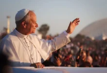 Papa León XIV advierte a los jóvenes sobre el uso excesivo de celulares: "Pueden generar dependencia"