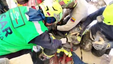 Brigada de Colombia rescata con vida a niño de 11 años tras 70 horas bajo los escombros en La Guaira