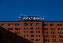Sancionan a tres hospitales en España por presunto maltrato a bebé de 6 semanas