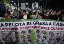 México: Miles de manifestantes exigen respuestas por desaparecidos en las afueras del Estadio Azteca