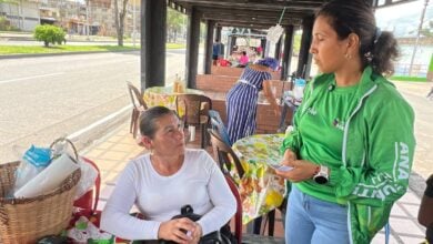 Orientan a comerciantes del Paseo de las Empanadas sobre horarios de recolección de desechos