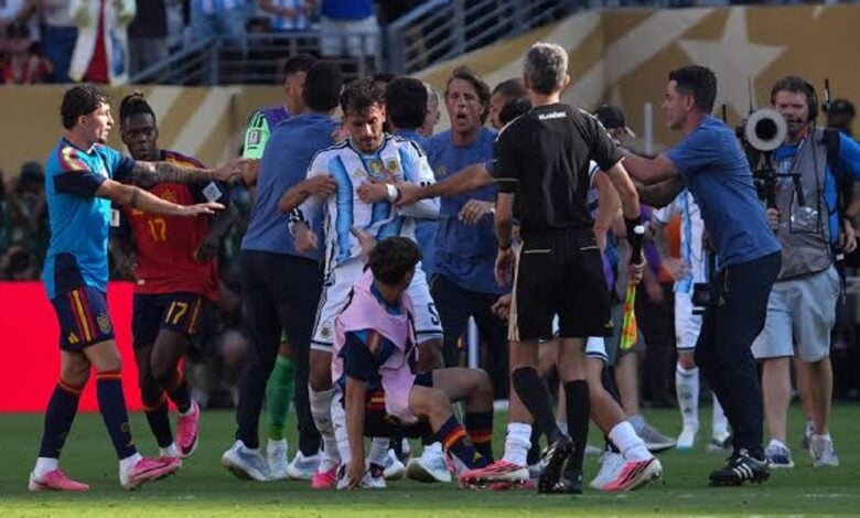FIFA abre expediente disciplinario a jugadores de Argentina y España tras altercados en el Mundial