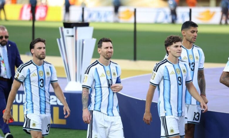 Selección de Argentina vuelve a Buenos Aires este lunes sin Lionel Messi