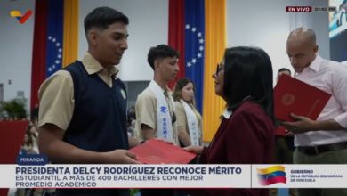 Presidenta (E) otorga reconocimiento a más de 400 bachilleres con mejores promedios