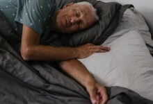 ¿Creías que necesitabas menos horas? El peligro oculto tras el mito del descanso después de los 60