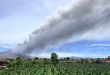Indonesia eleva a nivel 3 la alerta tras la erupción del volcán Sinabung