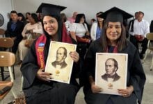 UNESR entrega títulos a 68 nuevos profesionales en un acto por Secretaría