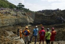 Suben a 13 las víctimas fatales tras derrumbe en mina de oro de Colombia