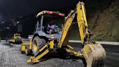 Despliegan maquinaria pesada en arterias viales de Caracas por emergencias causadas por las lluvias