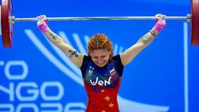 Patricia Mercado logra oro y plata en levantamiento de pesas