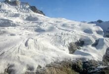 Expertos analizan la relación entre el calentamiento global y el desprendimiento de glaciares