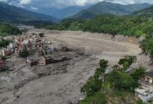 Ascienden a 95 los muertos tras devastadora riada en Nepal